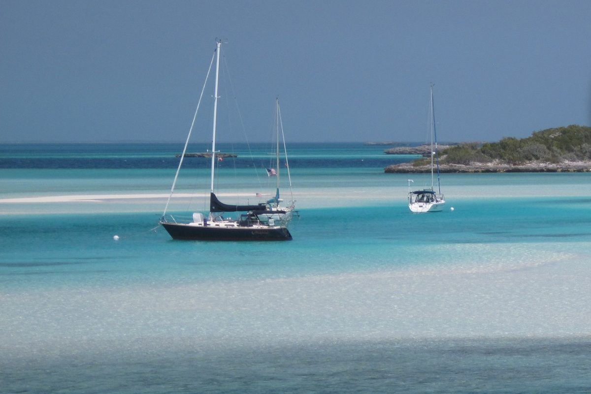 Sailboats anchored off the sandbars at Warderick Wells, Exuma Cays Land and Sea Park